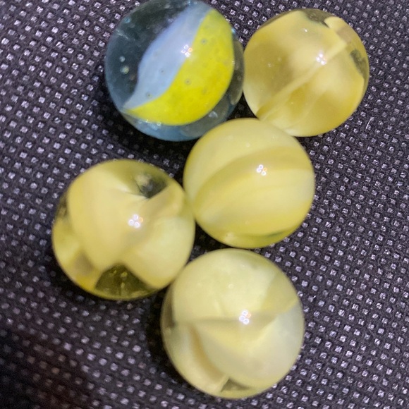 1 lb 3oz Miscellaneous colored glass marbles in small, Medium & large - Picture 7 of 16